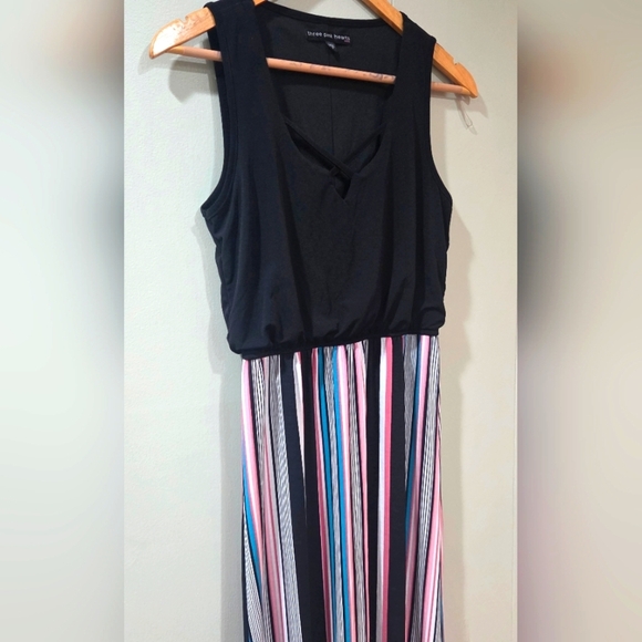 Sleeveless Maxi Dress - Picture 1 of 6